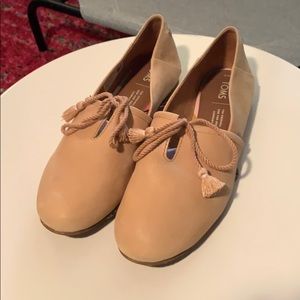Toms leather flats
